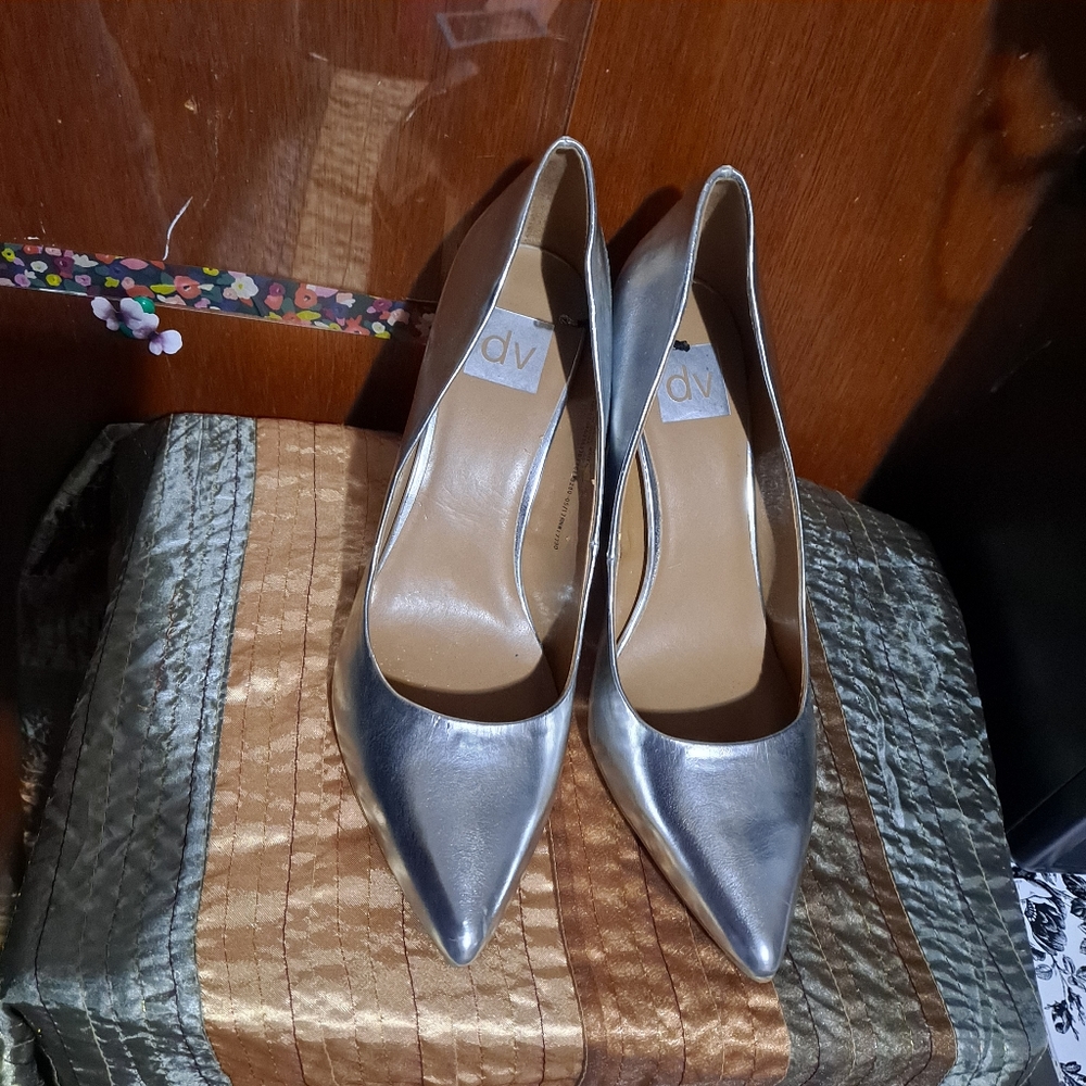 Shoe - Picture 2 of 6